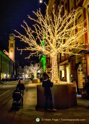 Innsbruck Christmas lights (1238 visites) Christmas lights along Herzog-Friedrich-Straße, Innsbruck Innsbruck Christmas lights